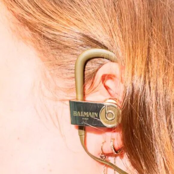 Beats x Balmain PowerBeats3 Wireless Earphones - Picture 4 of 16
